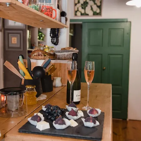 Wine Cellar Turned Idyllic Escape Feriehus *